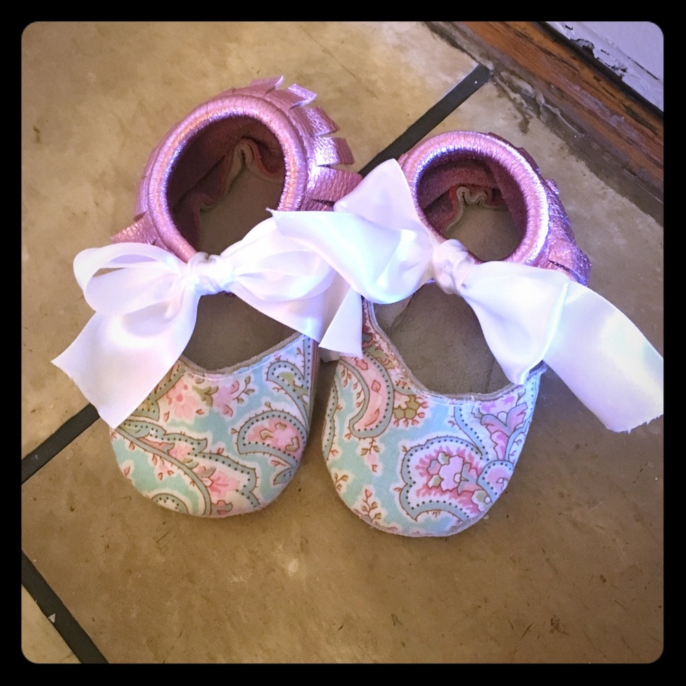 Paisley & Metallic Pink Moccasins